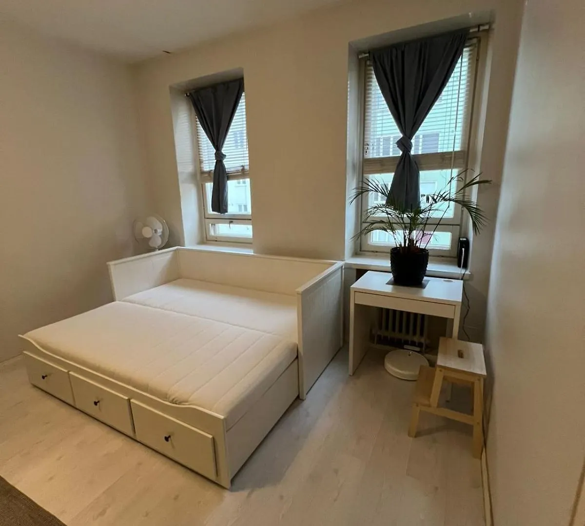 Moderni Siisti Studio Koti Jossa Modernit Kalusteet Helsinki Apartment
